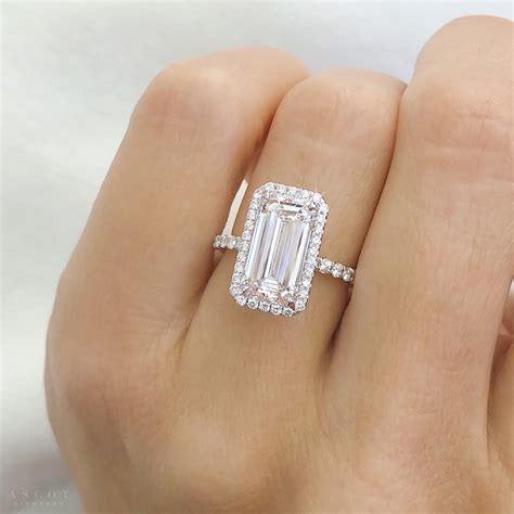 1 carat emerald cut halo diamond ring